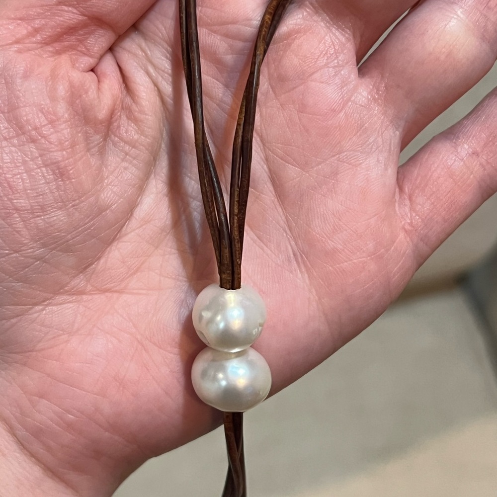 Drop Pearl & Leather Lariat Necklace - Picture 5 of 10